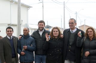 Gobernador Provincia de Talagante inaugura viviendas en El Monte