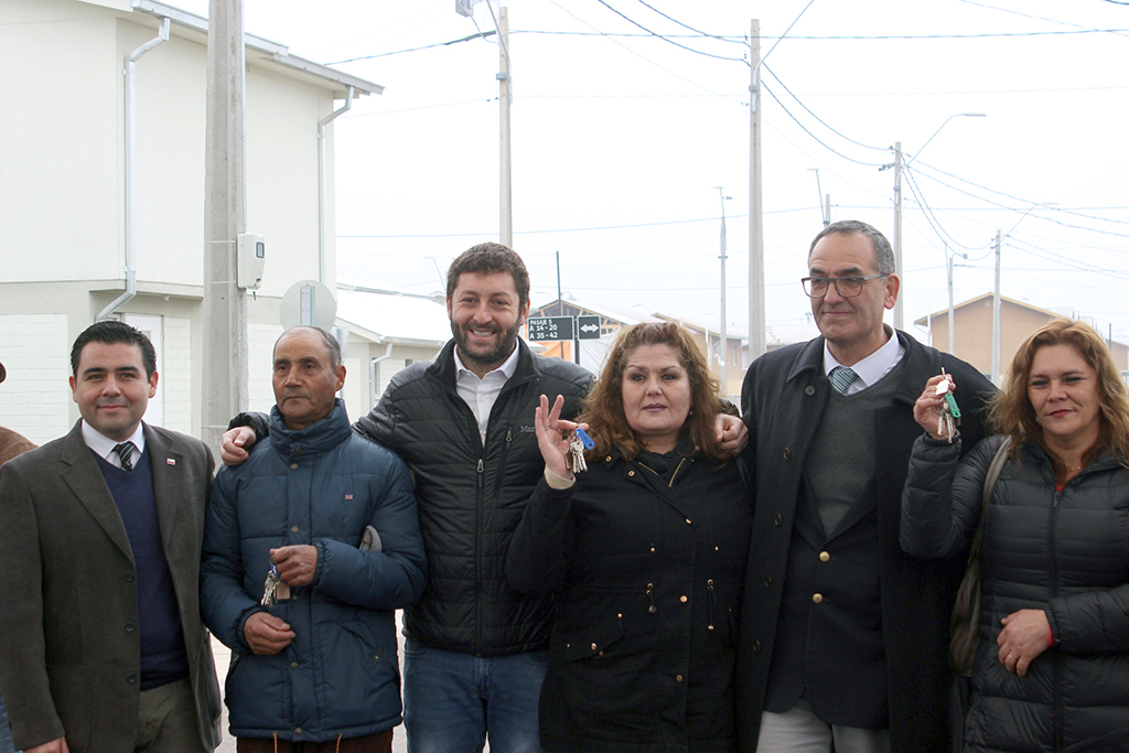 Gobernador Provincia de Talagante inaugura viviendas en El Monte